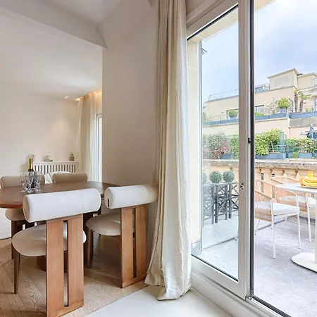 Appartamento De Luxe Avec Terrasse Parigi
